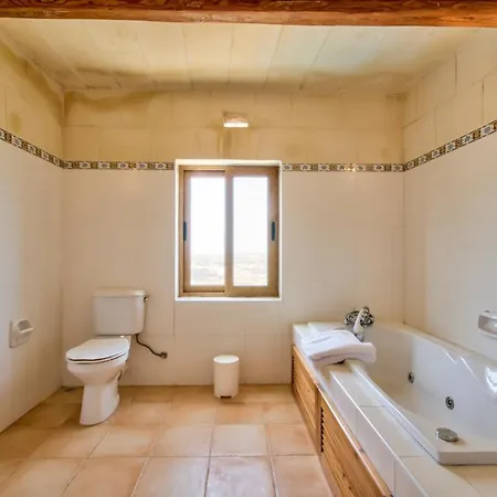 Zebbug Sleeps 4 With Pool And Wifi * Żebbuġ