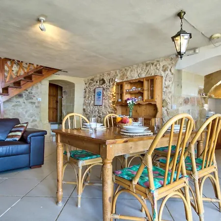 Villa Zebbug Sleeps 4 With Pool And Wifi