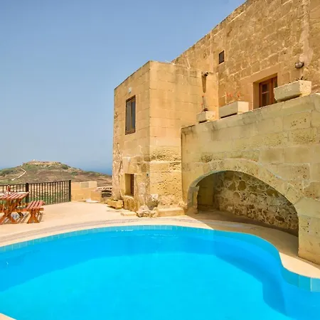 Villa Zebbug Sleeps 4 With Pool And Wifi *