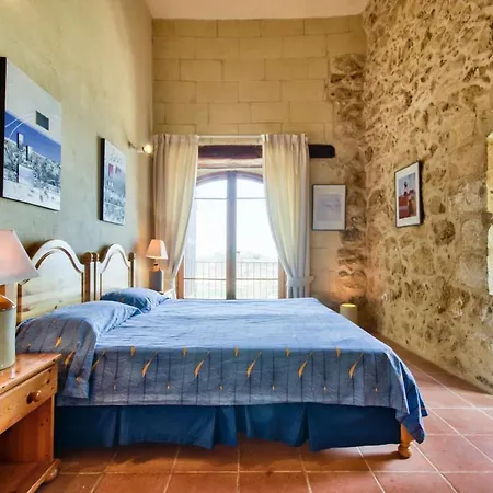 Villa Zebbug Sleeps 4 With Pool And Wifi *